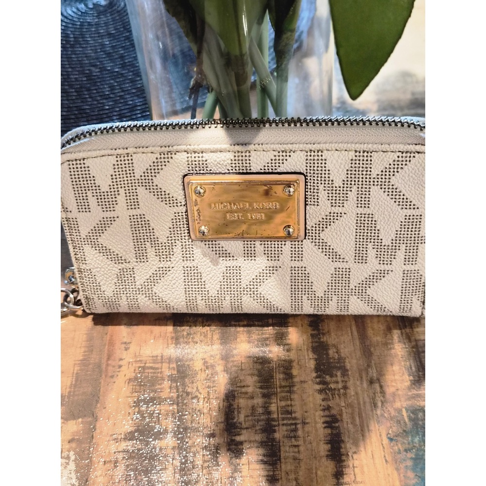 Michael Kors Jet Set Wristlet Wallet White Monogram Logo Zip Around Organizer